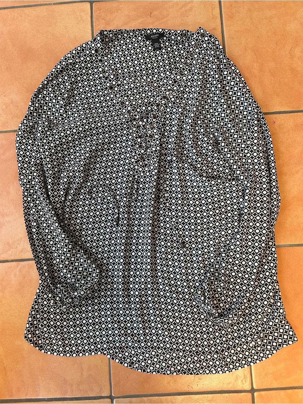 Alfani Woman Black & White Geometric Print Blouse